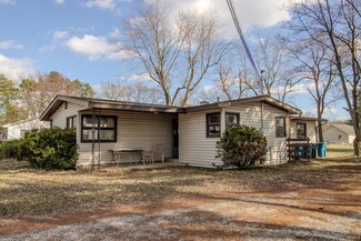 1204 E Culver Rd, Knox, IN 46534