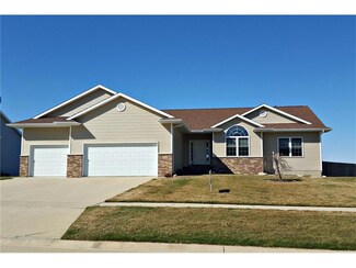 315 Sunflower Dr, Fairfax, IA 52228