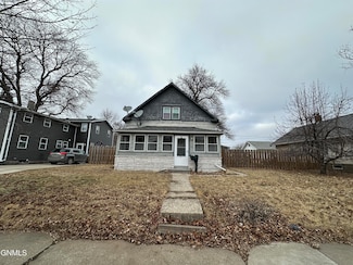 620 2nd St SW, Jamestown, ND 58401