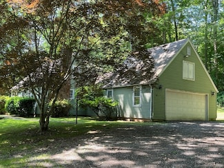 87 McVeagh Rd, Westbrook, CT 06498