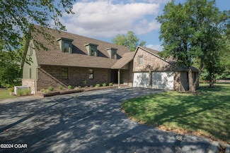 561 E Spring St, Neosho, MO 64850