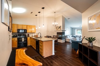 18675 Brookfield Lake Dr Unit 49, Brookfield, WI 53045
