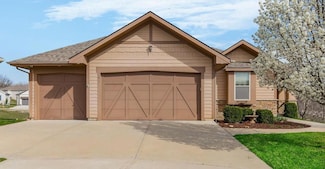 4925 NW Ridgewood Ct, Kansas City, MO 64150