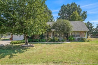 25303 S Valley Dr, Claremore, OK 74019