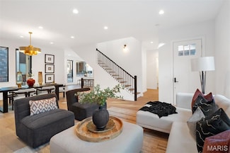 215 N Sarah St Unit 8, Saint Louis, MO 63108