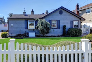 238 N Pine St, Massapequa, NY 11758