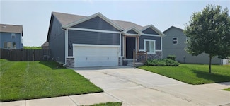 12432 Live Oak Cir, Peculiar, MO 64078