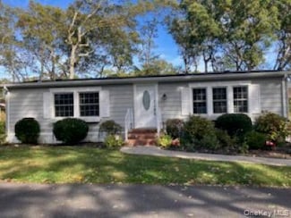 465 Old Country Rd Unit 465, Riverhead, NY 11901