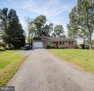 18339 Woodside Dr, Hagerstown, MD 21740