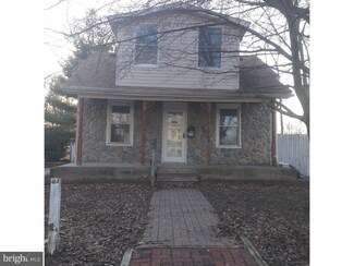 211 Forrest Ave, Runnemede, NJ 08078