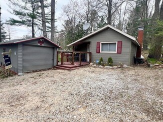 17669 Lake Dr, Barryton, MI 49305