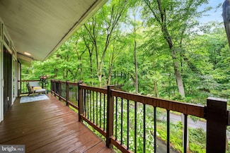 422 Oak Valley Rd, Media, PA 19063