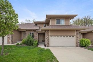 19 Holiday Ridge Ln, Coralville, IA 52241