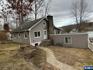 83 Lakeview Ave, Ringwood, NJ 07456