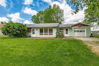 501 N Walnut St, Windsor, IL 61957