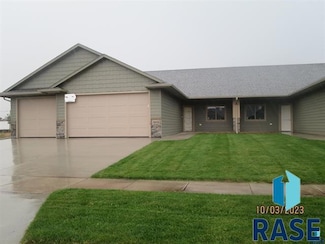 3806 E Vendeval St St, Sioux Falls, SD 57108