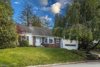 9 Stonewood Pkwy, Verona, NJ 07044