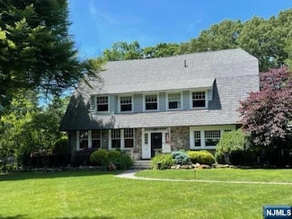 520 Heights Rd, Ridgewood, NJ 07450
