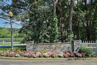 9 Pinewood Cir, White Plains, NY 10603