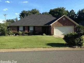 2903 Joanna Dr, Conway, AR 72034