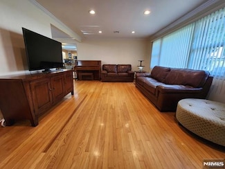 19 Ruth Ln, Demarest, NJ 07627