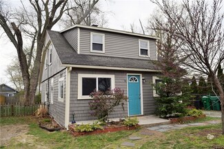 70 Walton Ave, Warwick, RI 02886