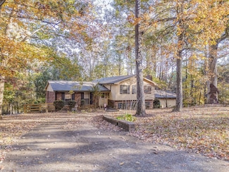 1929 Sourwood Dr, Dalton, GA 30720