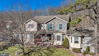 2 Pinewood Cir, Hazleton, PA 18202