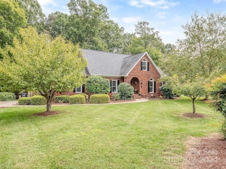 7018 High Oaks Dr, Matthews, NC 28104