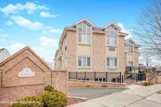 6 Arc Place Unit B3, Staten Island, NY 10306