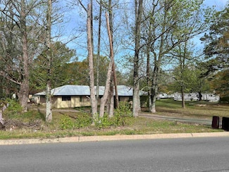 2808 S Camden Rd, Pine Bluff, AR 71603