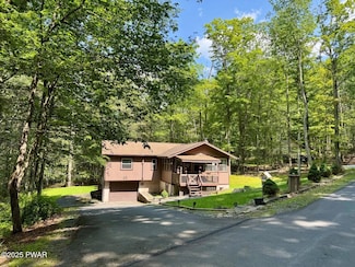 130 Grasshopper Ln, Greentown, PA 18426