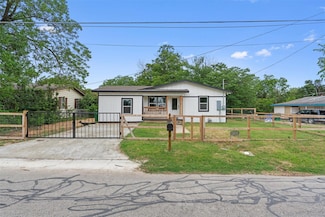 1216 Jones St, Taylor, TX 76574