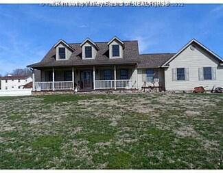 152 Williamson St, Ravenswood, WV 26164