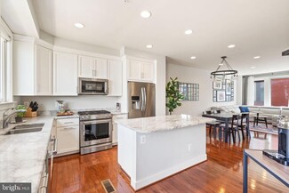 8319 Looking Glass Way, Fairfax, VA 22031