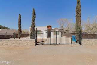 421 Valle Los Nogales Dr, Socorro, TX 79927