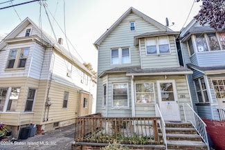 195 Park Ave, Staten Island, NY 10302