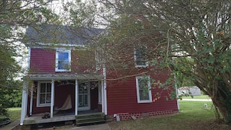34 Main St, Wachapreague, VA 23480