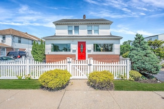 557 Newbridge Rd, East Meadow, NY 11554