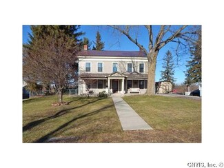 25 Garden Rd, Philadelphia, NY 13673