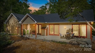 411 Alta Cir, Hendersonville, NC 28739