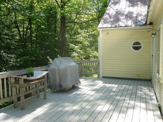 442 S Wardsboro Rd, Newfane, VT 05345