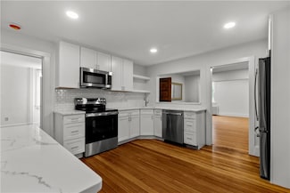 41 Freeborn St Unit 1, Newport, RI 02840