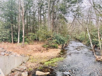 8 Hell Hollow Rd 8 Rd, Kunkletown, PA 18058