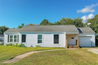 816 1st St, La Marque, TX 77568