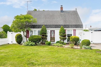 44 Needle Ln, Levittown, NY 11756