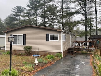 6 Williams Dr, Carver, MA 02330