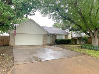 2609 Cheyenne Dr, Brenham, TX 77833