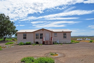 28 Community Rd, Polvadera, NM 87828