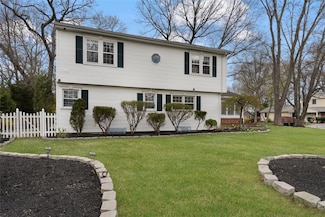 84 Hickory Dr, East Greenwich, RI 02818